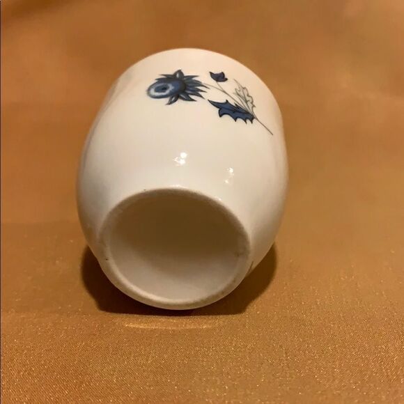 Pretty China Eggcup. - Picture 4 of 5